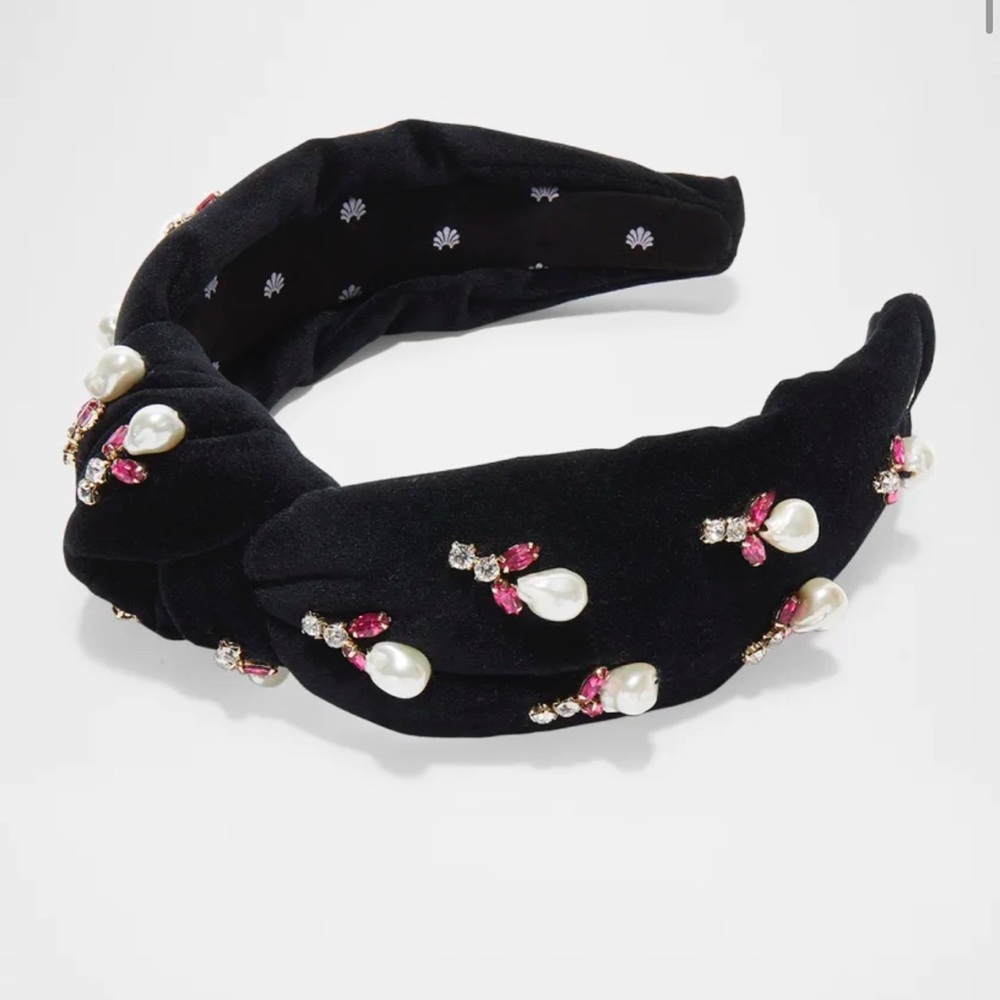 NWOT Lele Sadoughi
Acorn Pearly Knotted Headband